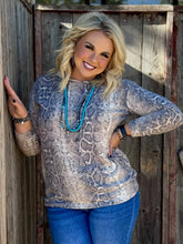 Load image into Gallery viewer, Snakeskin Leightweight Hoodie